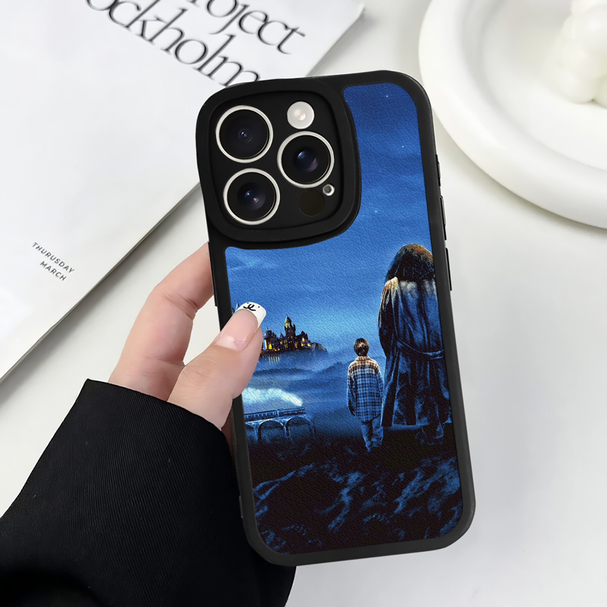（画像用） Harry Potter ハリー・ポッターシリーズ 【iPhone 16シリーズ対応】シリコンスマホケース（レザー調） 材質：シリコン
